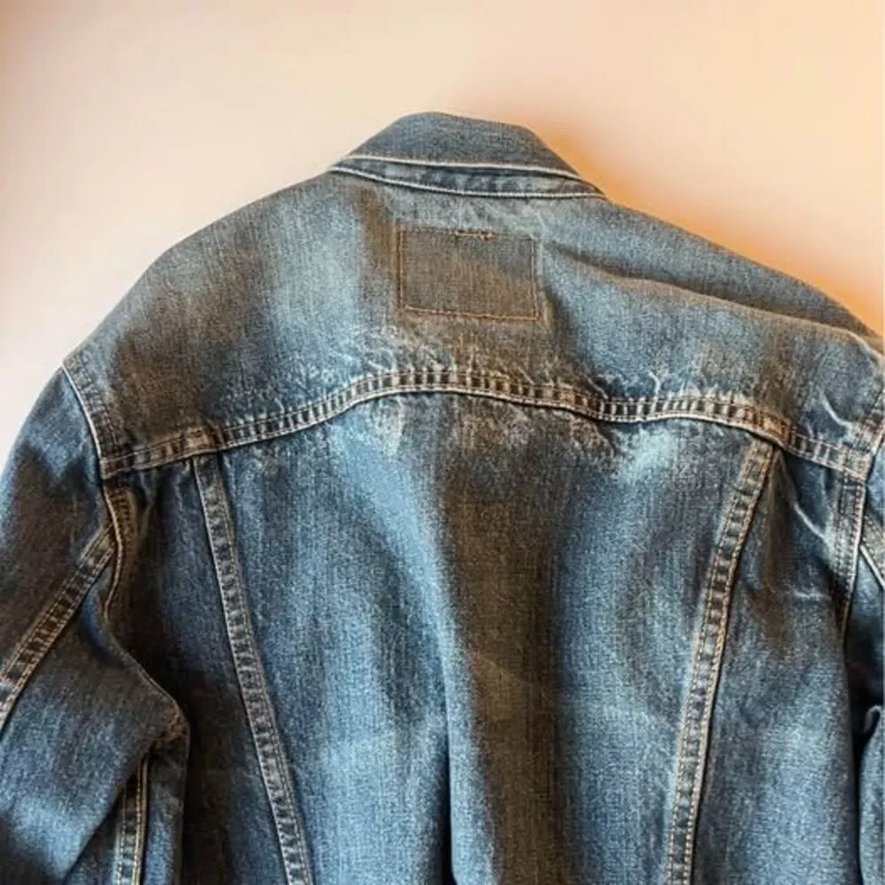 Levi’s 72334 Men’s Distressed Denim Trucker Jacket - Medium Wash (Size M)